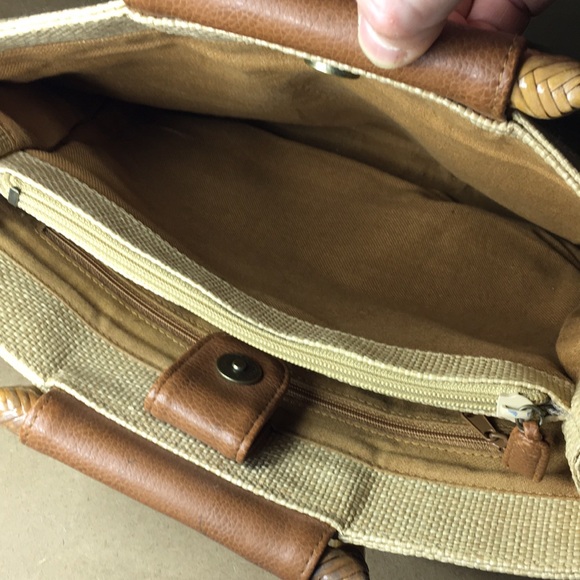 Embroidered Floral Raffia Handbag - Picture 10 of 11